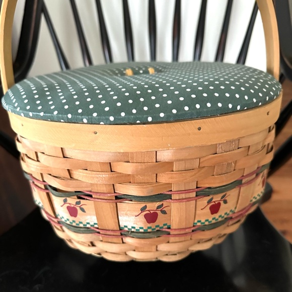 Vintage Sewing Basket Split Wood Basket APPLES Lined with Lid - Picture 6 of 12
